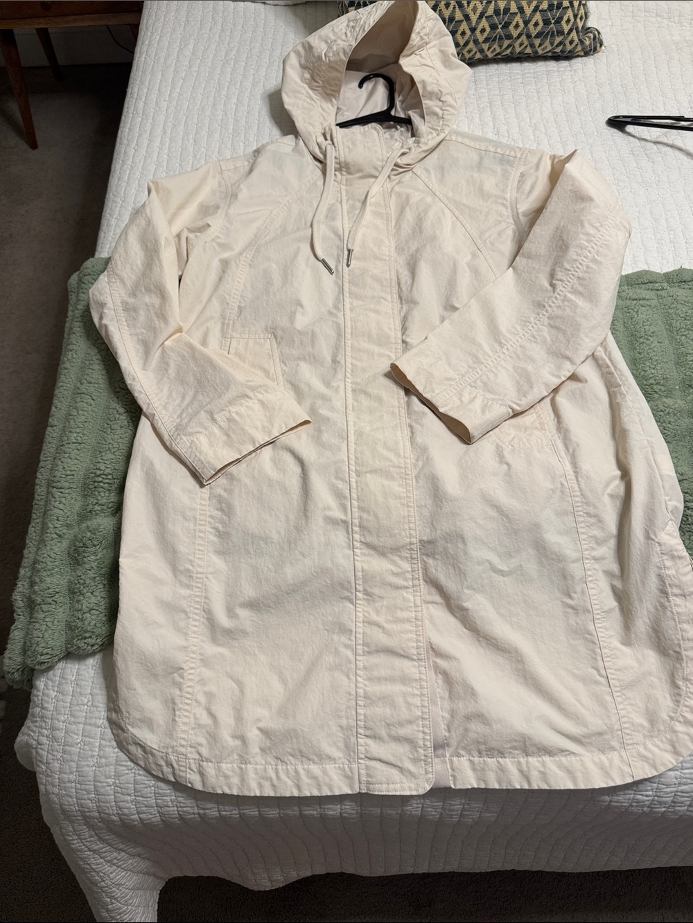 Women’s Hooded Athleta jacket - Cream